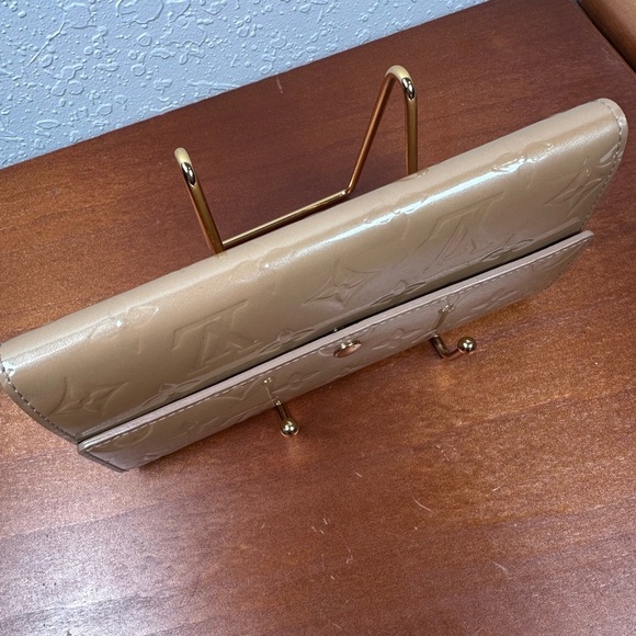 Authentic Louis Vuitton Vernis Porte
Long Bifold Wallet - Picture 11 of 14